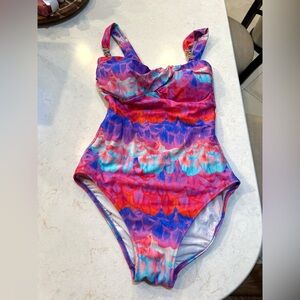 Gently used size 6 women’s one piece swimsuit